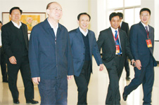 在知識競賽考試進行期間,國家質檢總局總局領導親臨賽場巡視并看望參賽選手